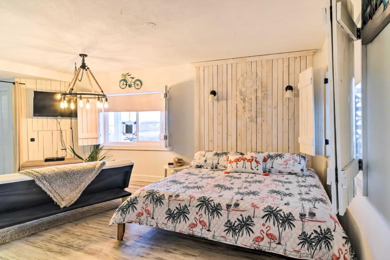 Idyllic Pass-A-Grille Studio - Walk To The Beach! St. Pete Beach Exterior photo